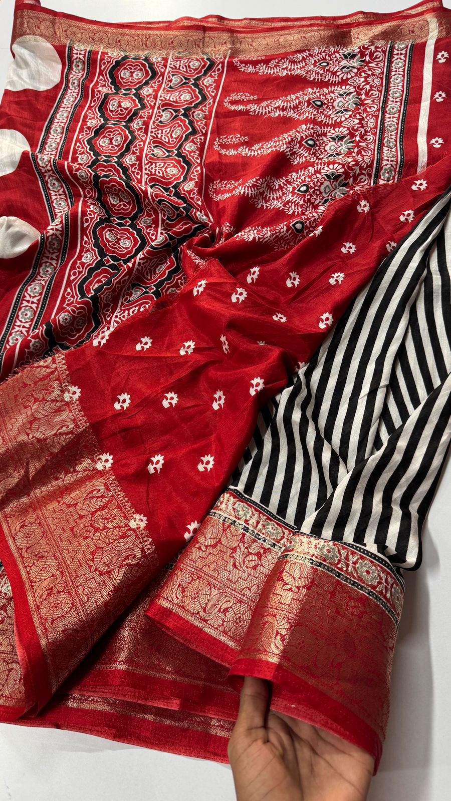 Dola beauty- Gold zari woven- VARAHI055