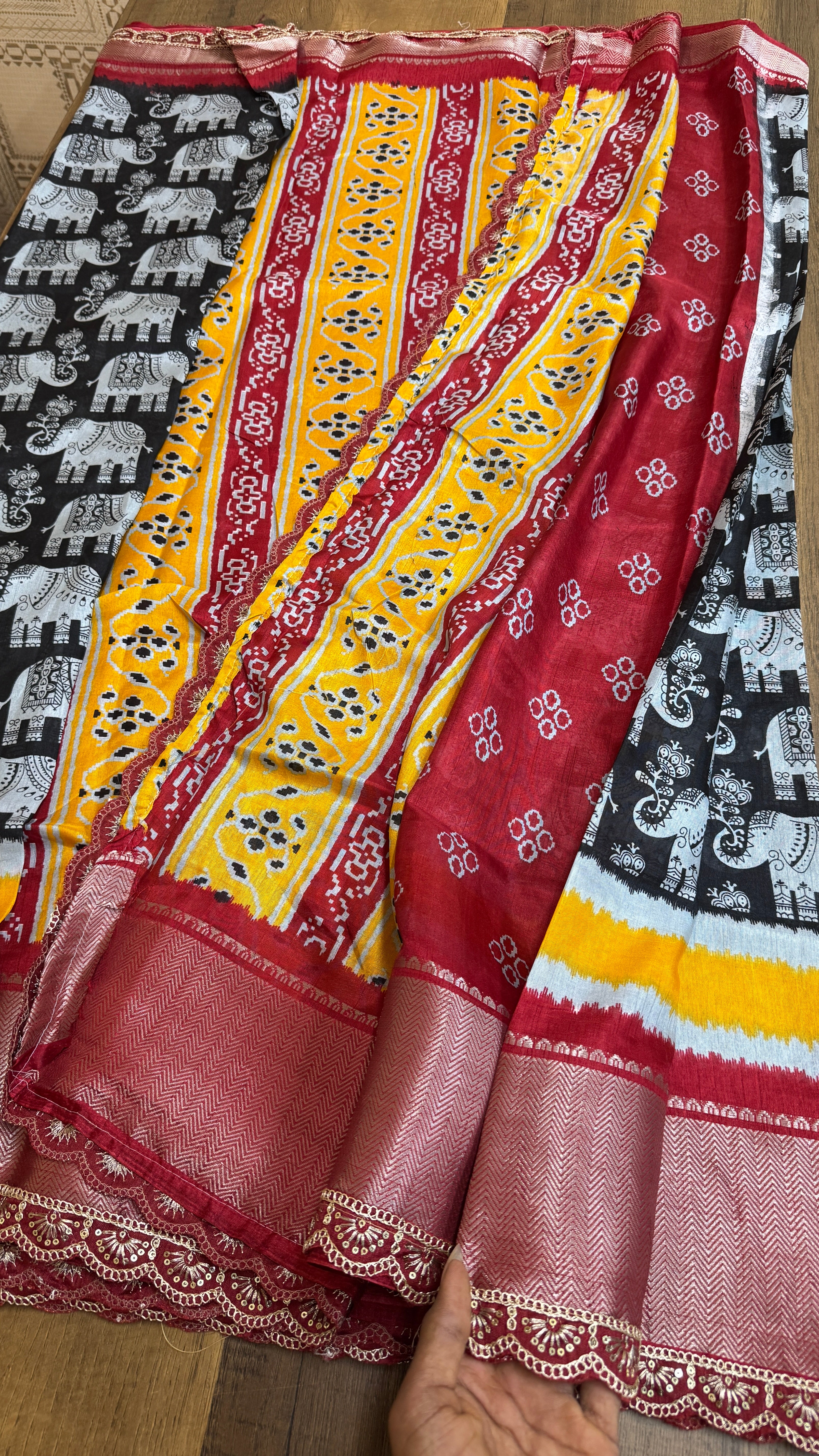 Dola Saree with Scallop Border