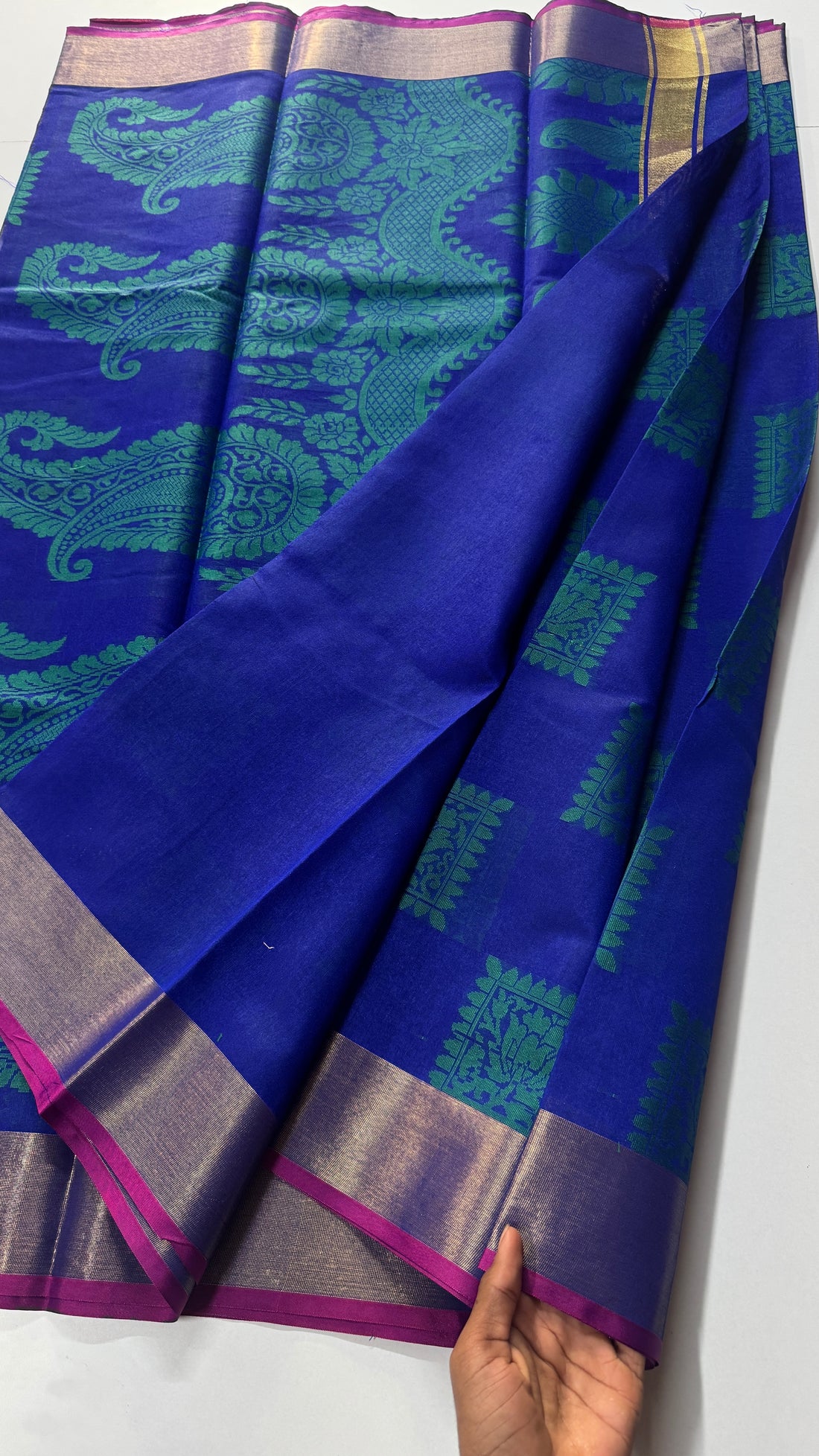 Cotton Silk saree comes in a trending peacock tone-VARAHI078