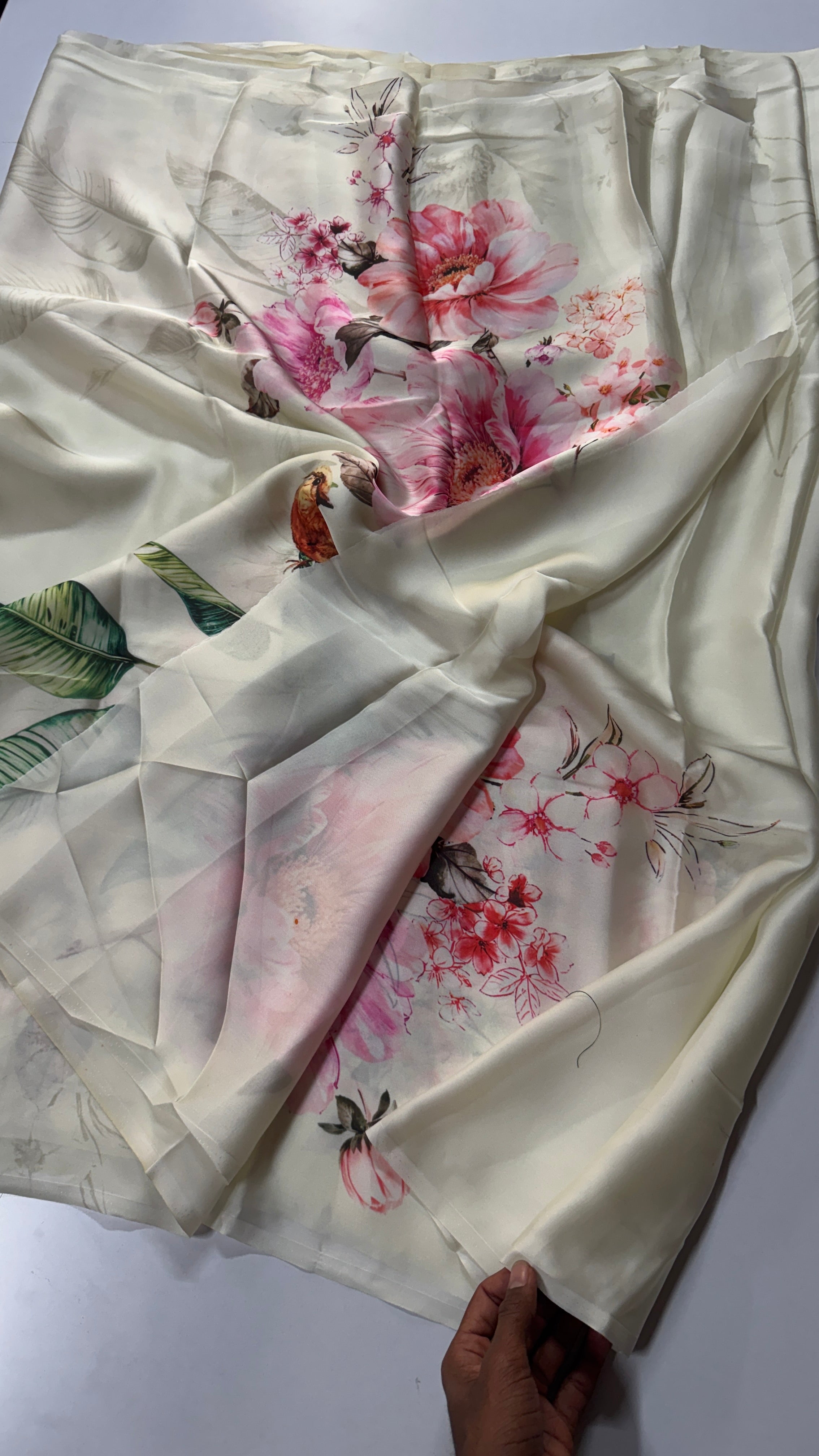 Satin Georgette saree blooms with floral beauty_VARAHI072