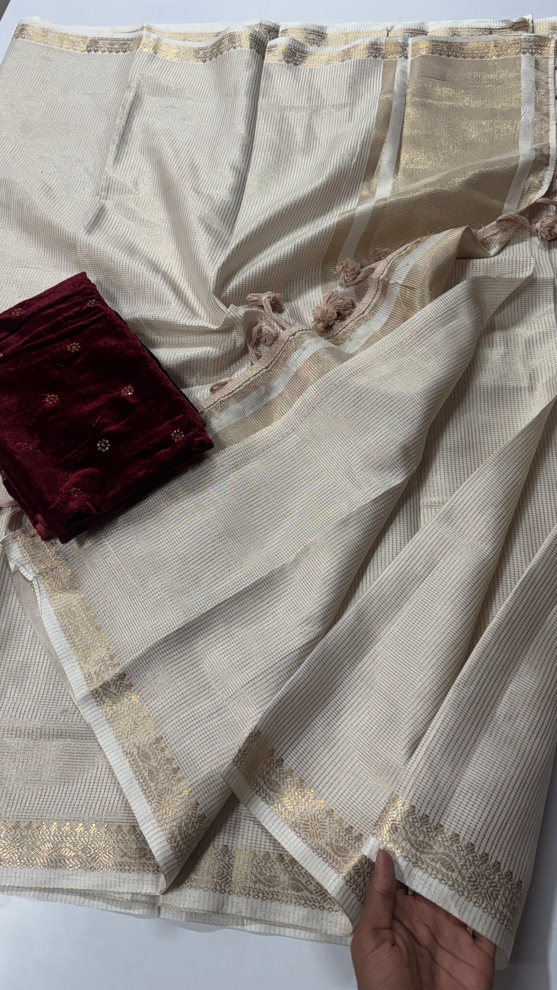 A saree that glows without trying-VARAHI101