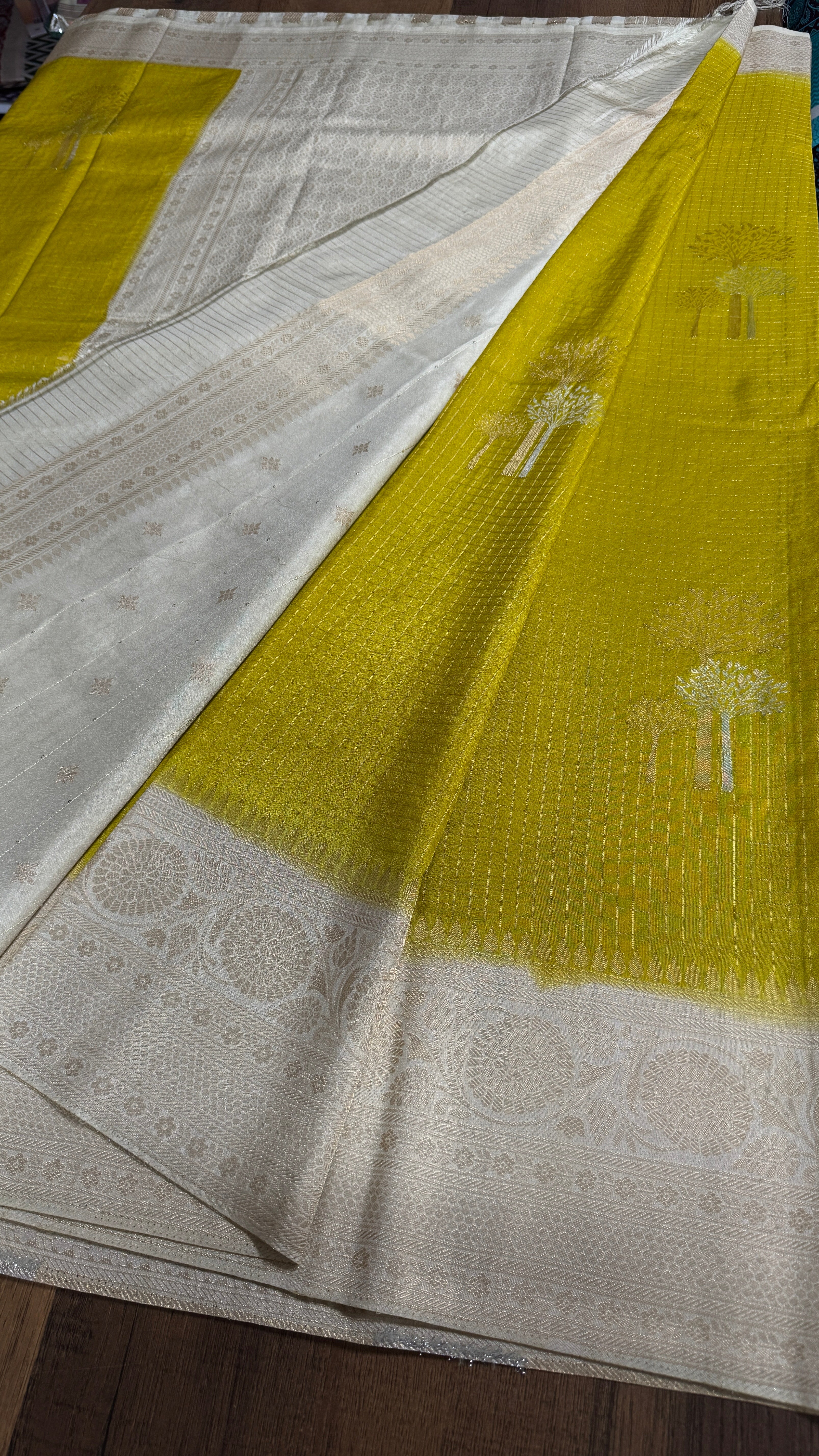Georgette Crepe Silk Saree in Chex