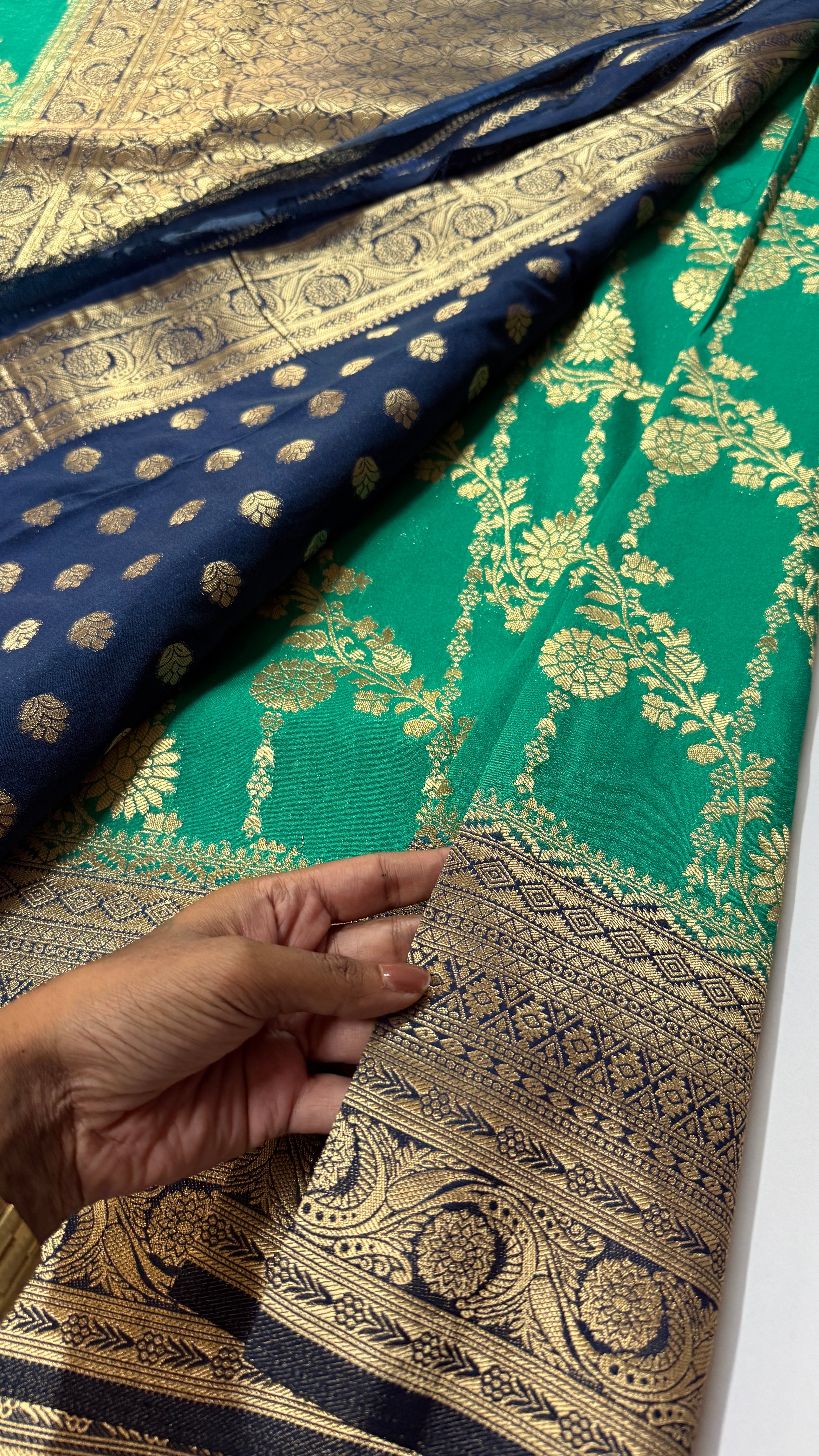 Jaal Georgette Saree with Butta Blouse- VARAHI018
