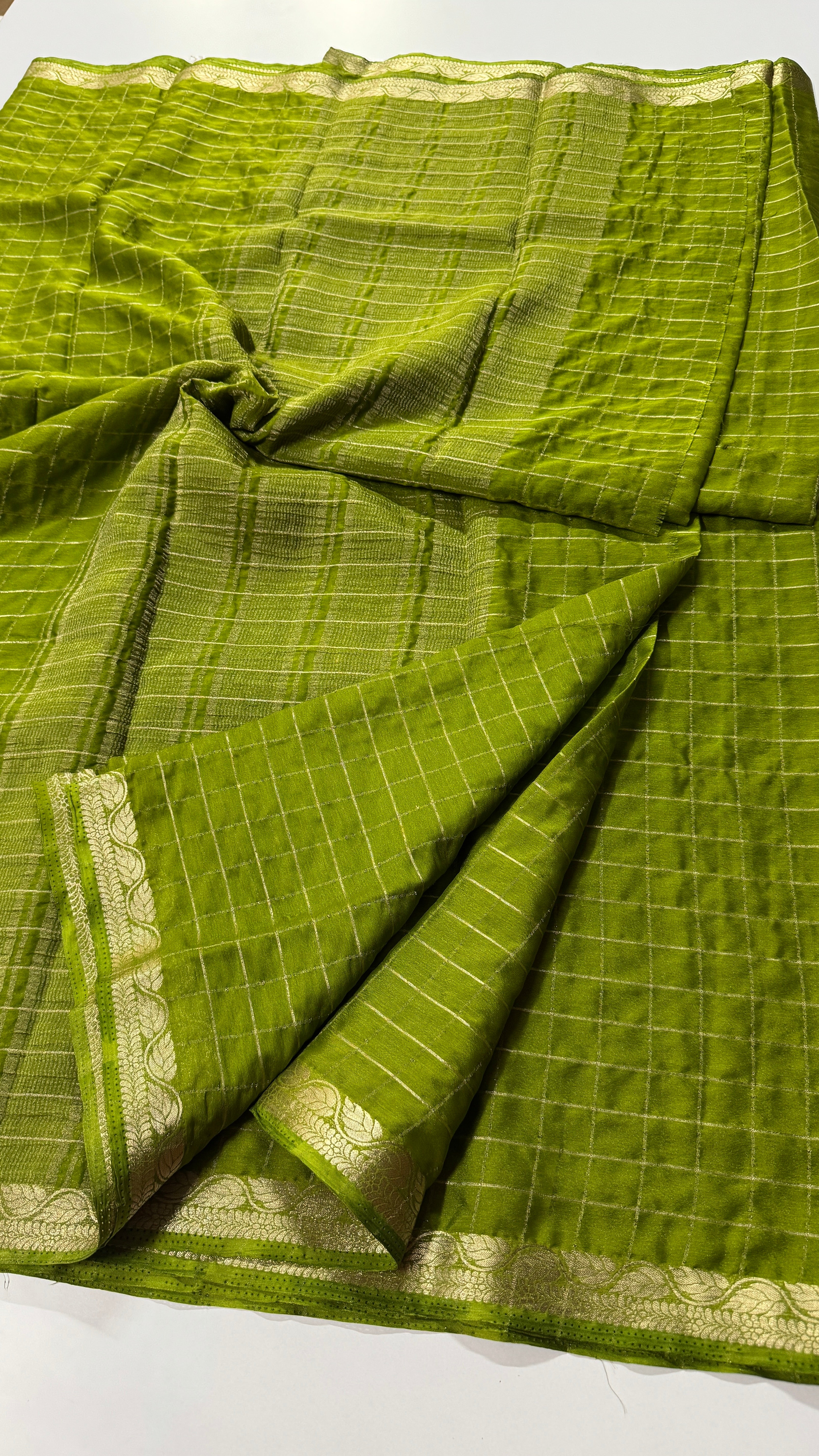 Chiffon Crepe Silk Saree with Leaf Border- VARAHI009