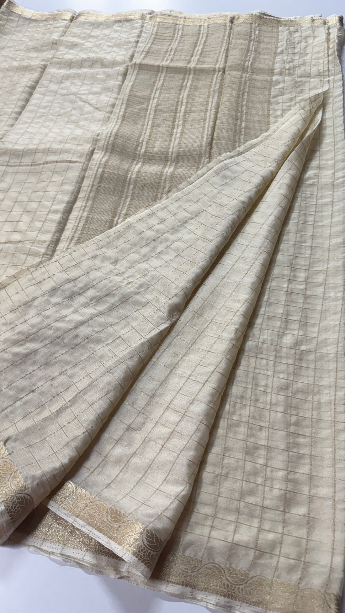 Chiffon Crepe Silk Saree with Leaf Border- VARAHI009