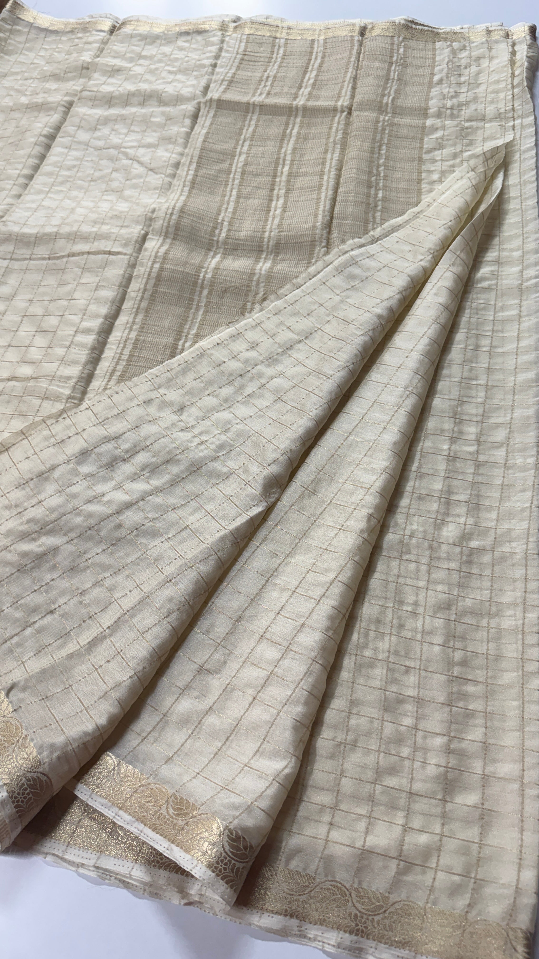 Chiffon Crepe Silk Saree with Leaf Border- VARAHI009