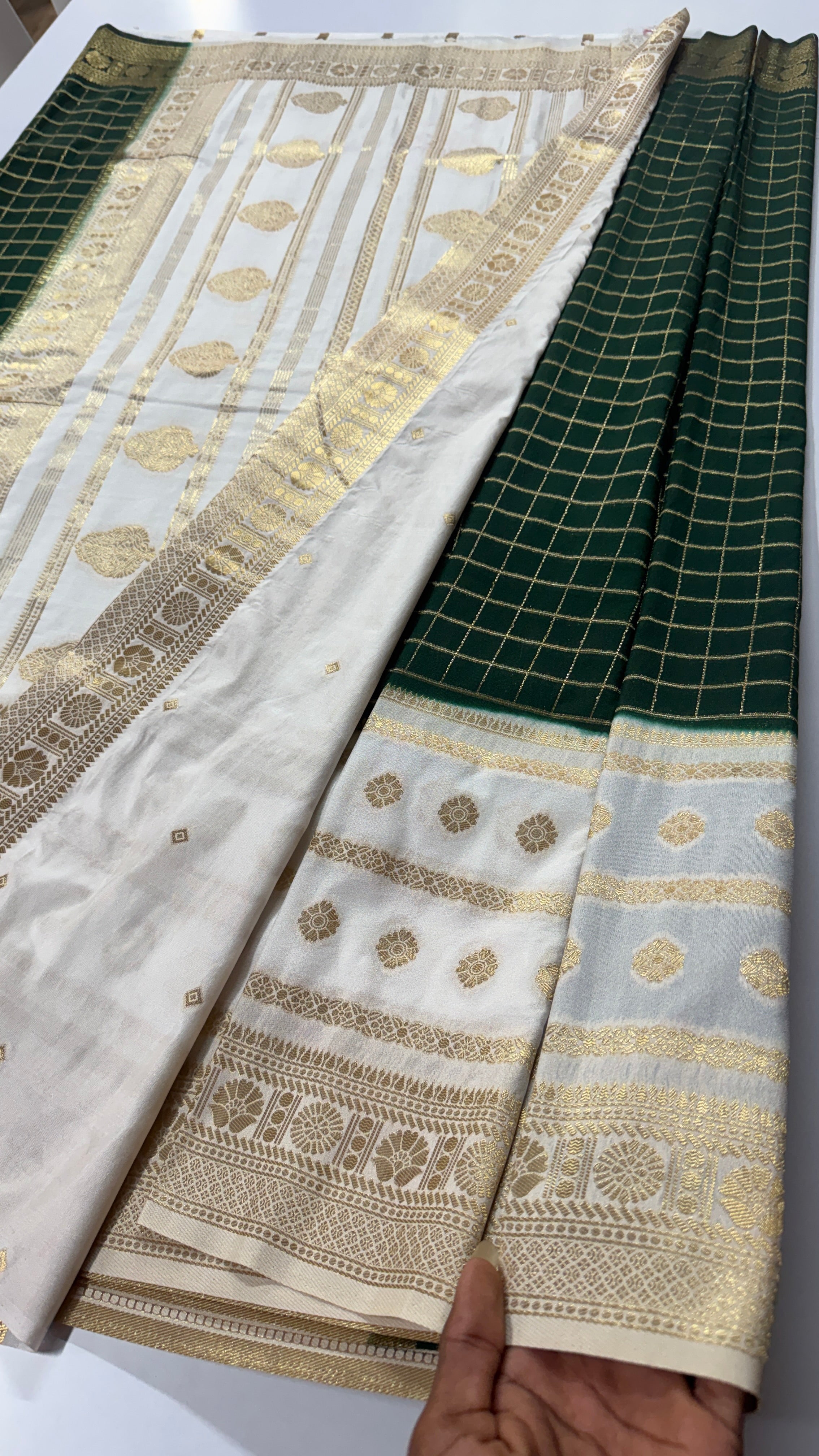 Georgette Saree with Whitish-Cream Border-VARAHI030